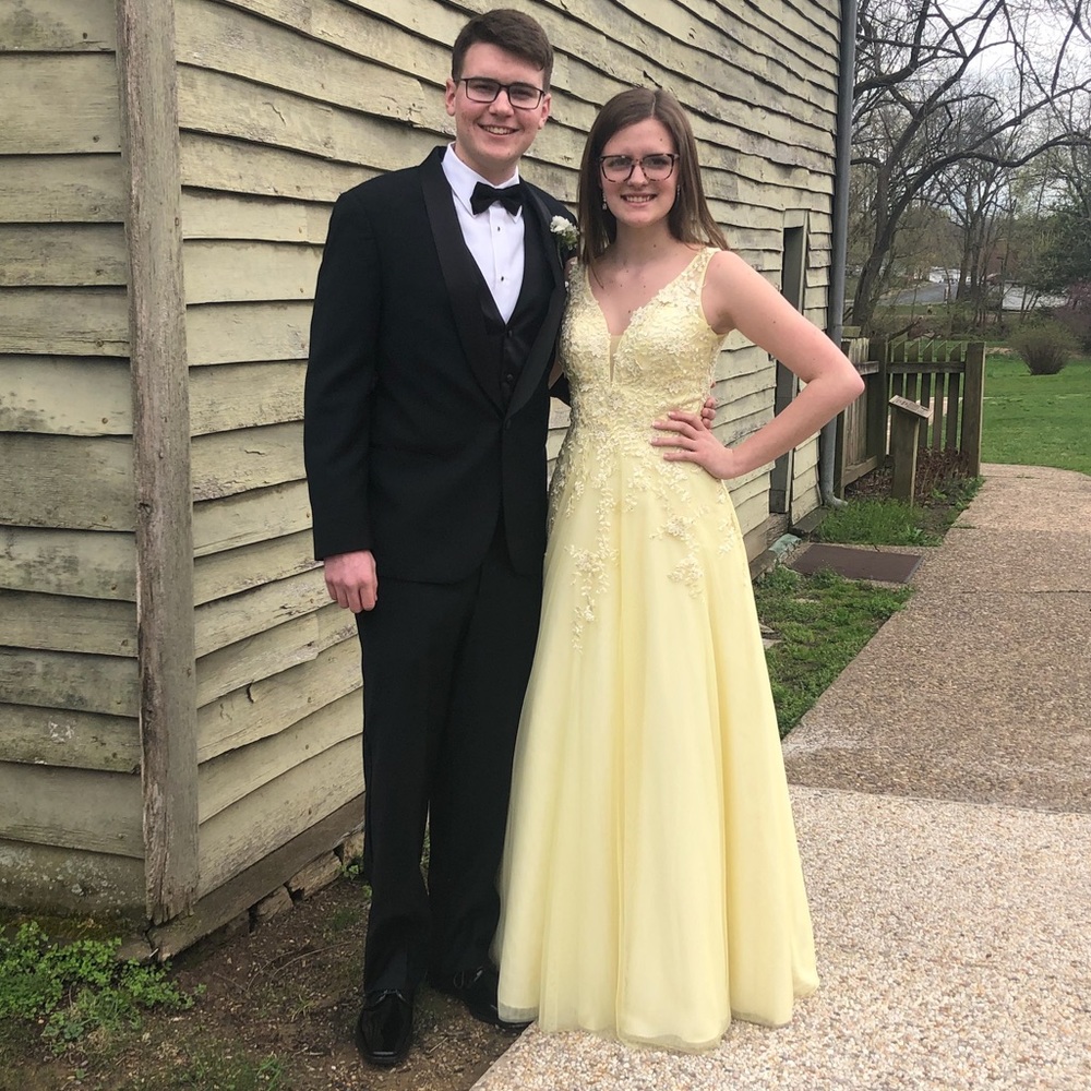 Prom dress - Picture 1 of 2